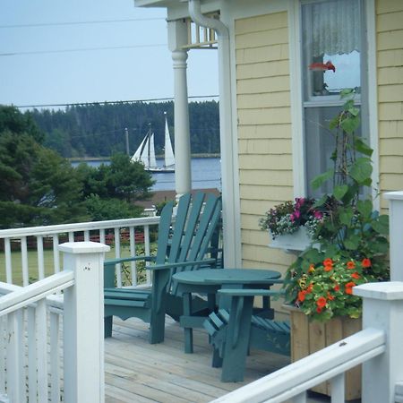 Bayview Pines Country Inn B&B Махон Бэй Экстерьер фото