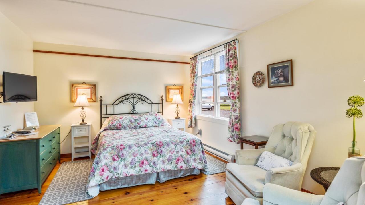 Bayview Pines Country Inn B&B Махон Бэй Экстерьер фото