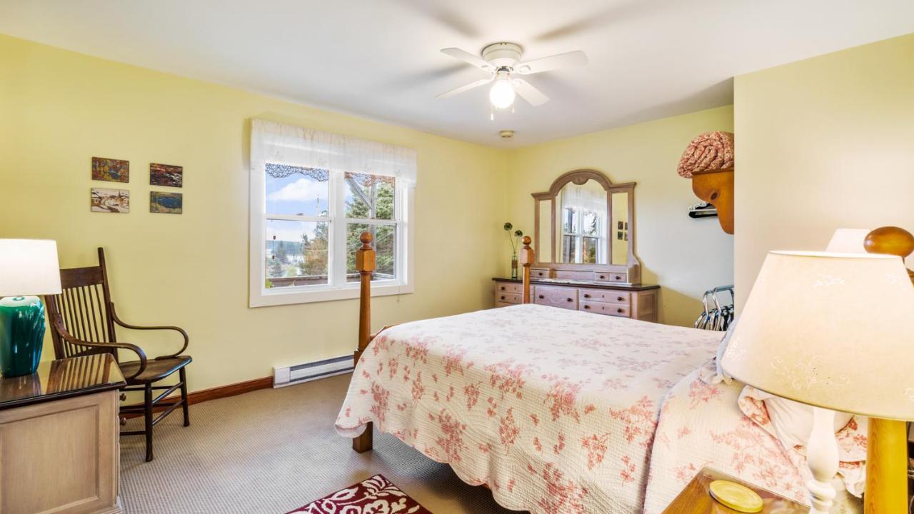 Bayview Pines Country Inn B&B Махон Бэй Экстерьер фото