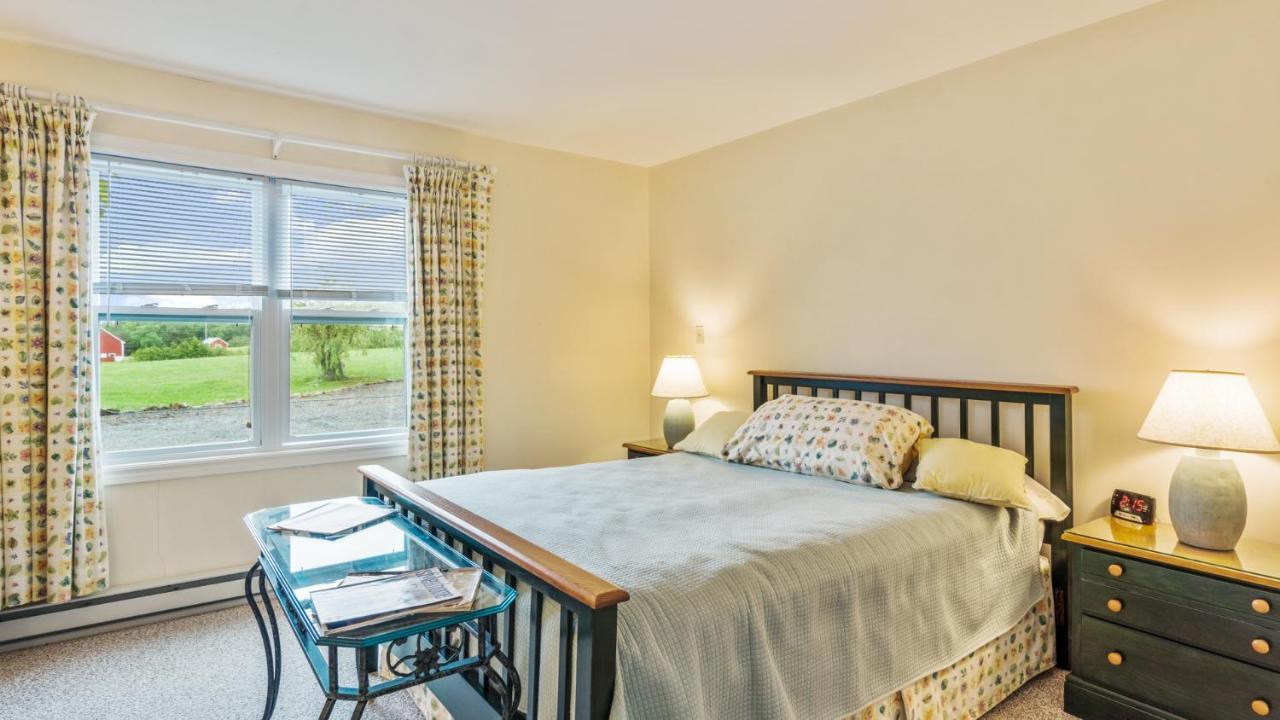 Bayview Pines Country Inn B&B Махон Бэй Экстерьер фото