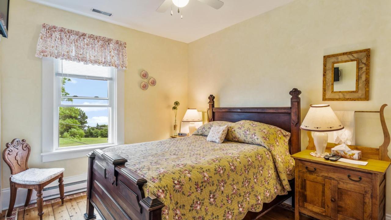 Bayview Pines Country Inn B&B Махон Бэй Экстерьер фото