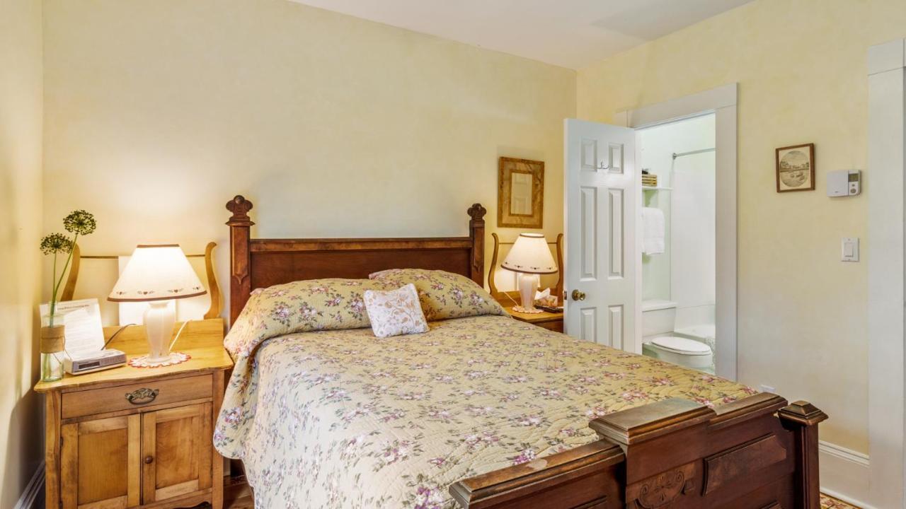 Bayview Pines Country Inn B&B Махон Бэй Экстерьер фото