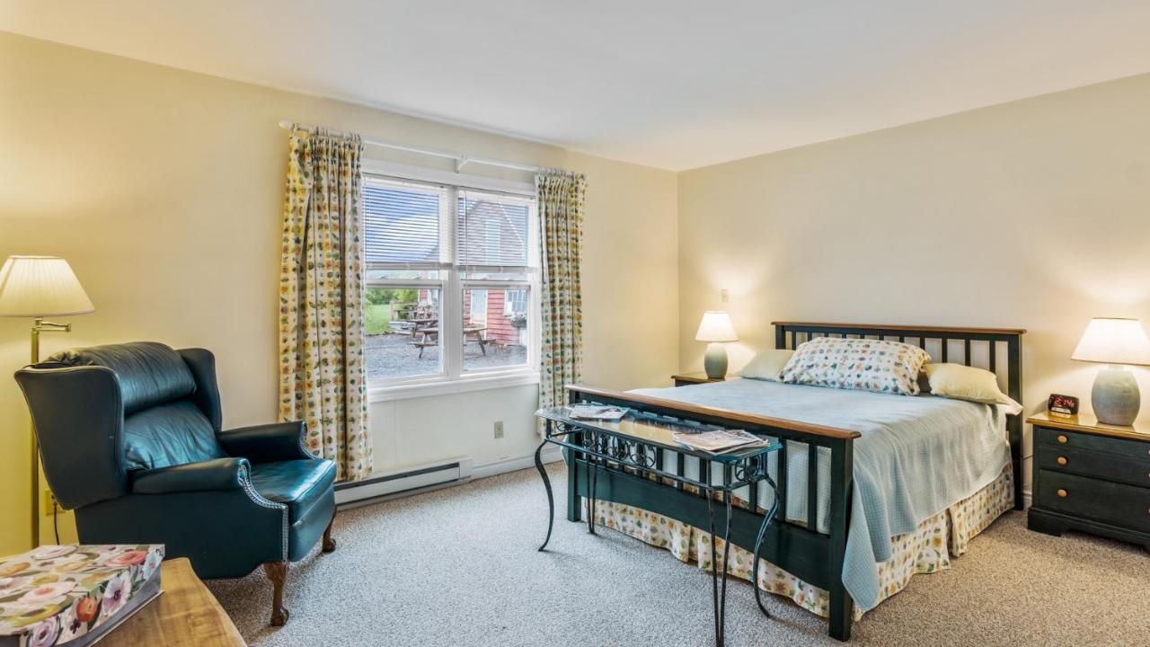 Bayview Pines Country Inn B&B Махон Бэй Экстерьер фото