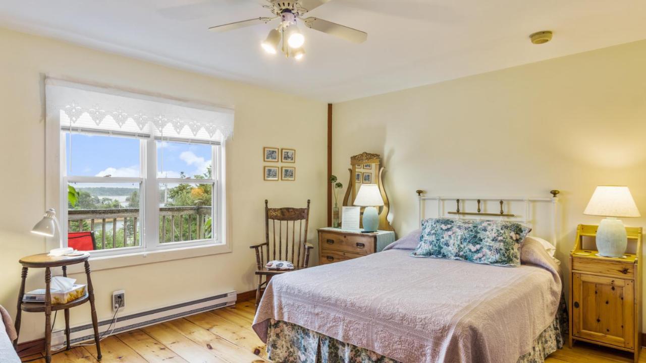Bayview Pines Country Inn B&B Махон Бэй Экстерьер фото