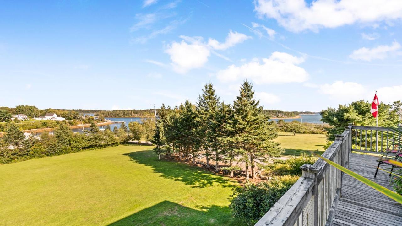 Bayview Pines Country Inn B&B Махон Бэй Экстерьер фото