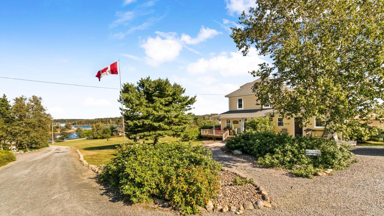 Bayview Pines Country Inn B&B Махон Бэй Экстерьер фото