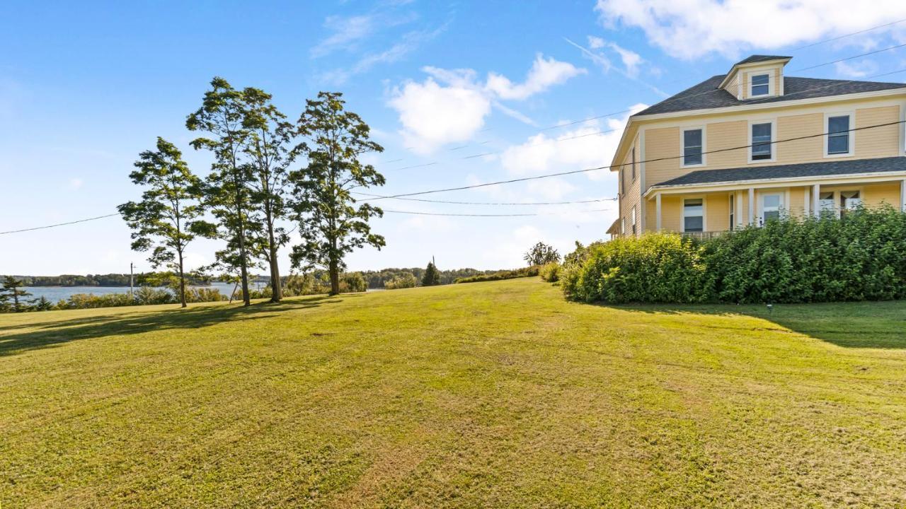 Bayview Pines Country Inn B&B Махон Бэй Экстерьер фото