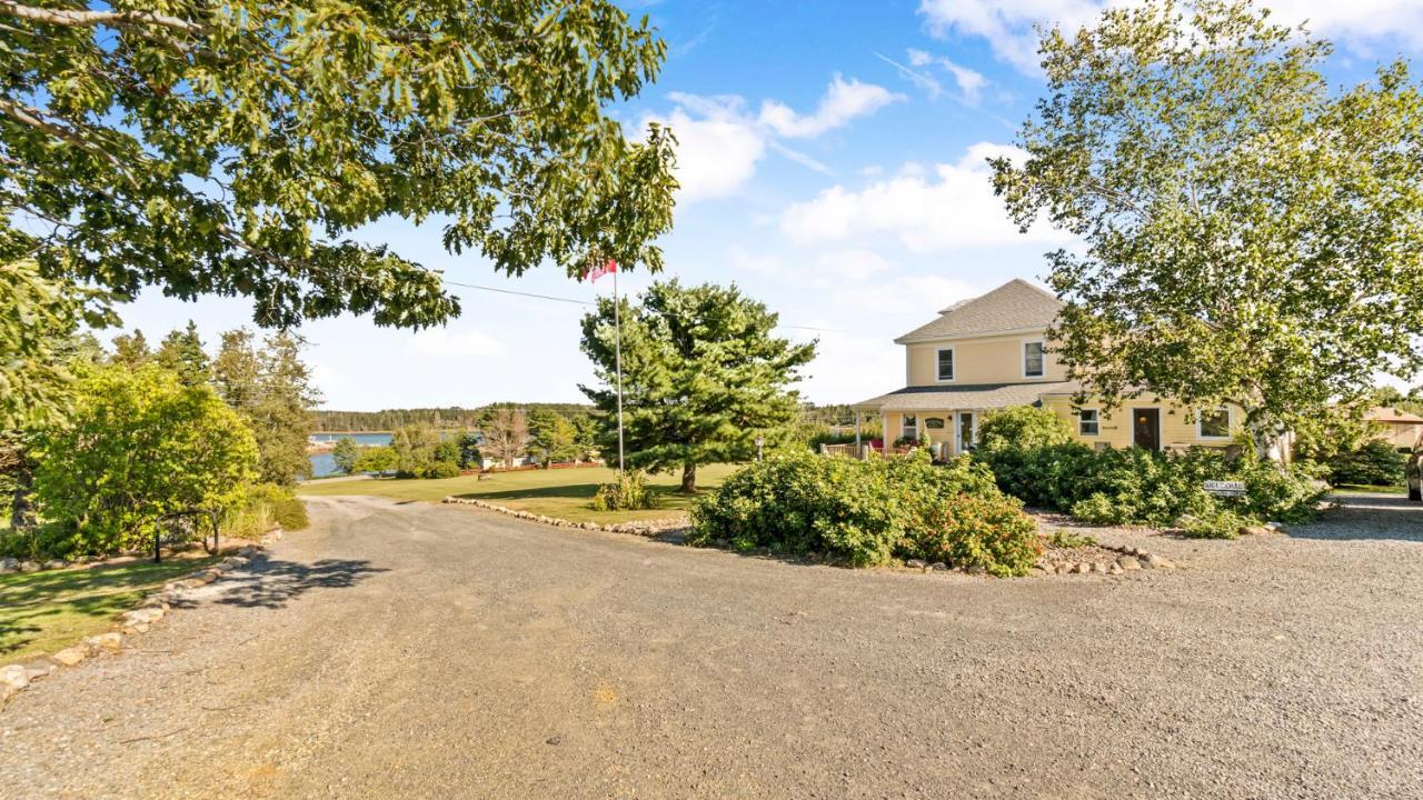 Bayview Pines Country Inn B&B Махон Бэй Экстерьер фото