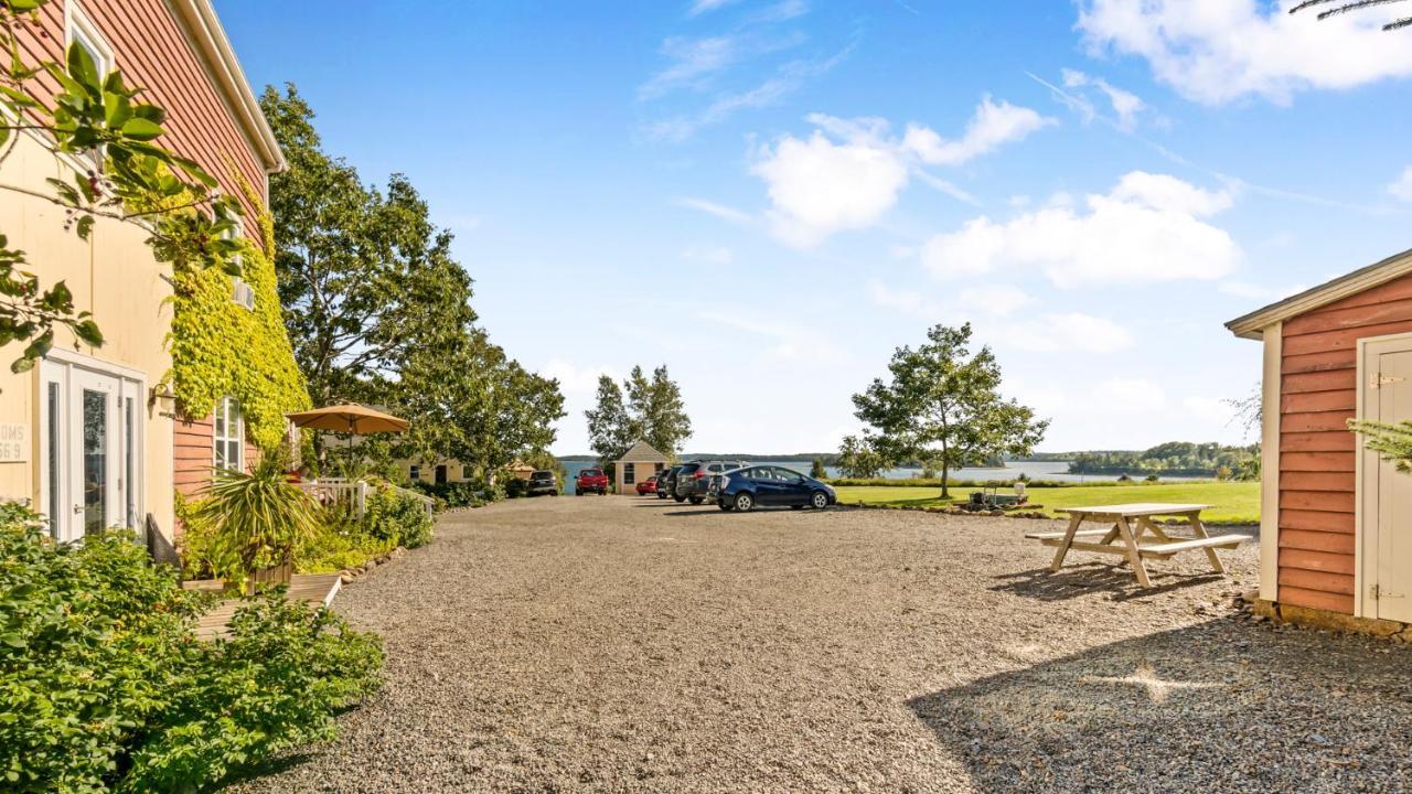 Bayview Pines Country Inn B&B Махон Бэй Экстерьер фото
